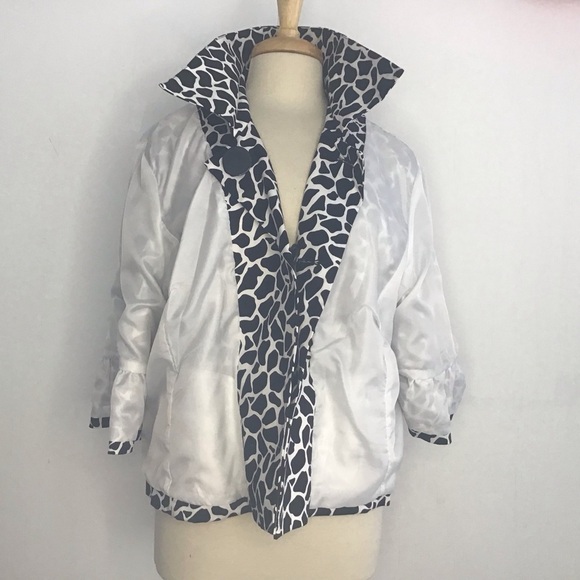 Sandro Sportswear Black/white giraffe print bell sleeve crop, swing Jacket 1X. - Picture 8 of 13
